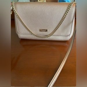 SUPER CUTE Rose gold Kate Spade Crossbody w/ chain link!
